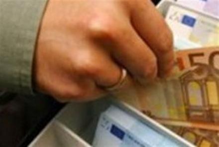 Έκλεψε 20.000 ευρώ από γιαγιά