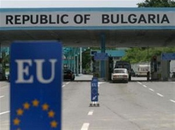 Με 420 τζιπ και ελικόπτερο ενισχύει τα σύνορά της η Βουλγαρία