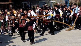 Την Κυριακή όλοι οι δρόμοι οδηγούν στα Πετρωτά!