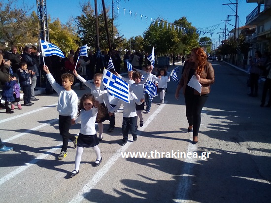 Βίντεο: Η παρέλαση στα Δίκαια γεμάτη συναισθήματα