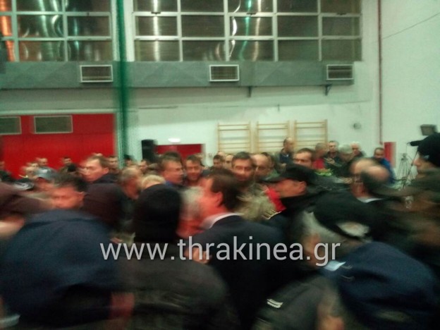 Τώρα: Επίθεση στον Σγουρίδη