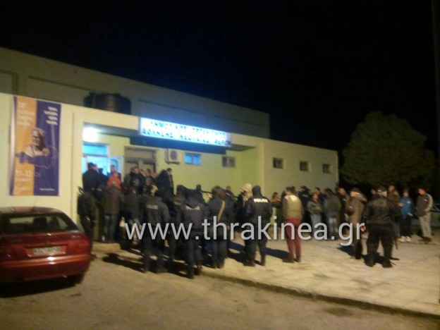 Βίντεο – Εγκλωβίστηκε σε αυτοκίνητο ο Σγουρίδης – Κτηνοτρόφοι δεν τον άφηναν να φύγει