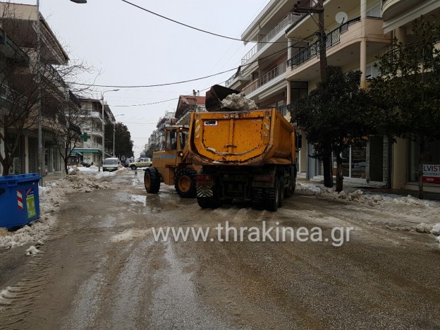 Βίντεο: Καθάρισε από τα χιόνια το κέντρο της Ορεστιάδας