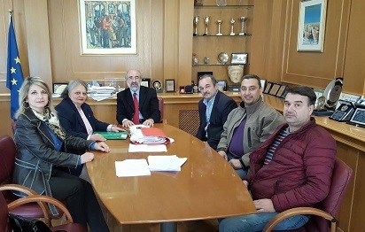 τρίτεκνοι