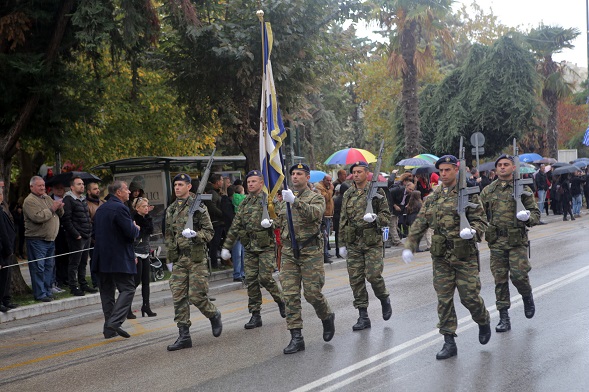 στρατός παρέλαση