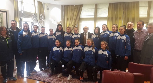 Επίσκεψη του πρόεδρου της ομοσπονδίας χειροσφαίρισης Ελλάδας και της εθνική ομάδας U-16 στον δήμαρχο Αλεξανδρούπολης