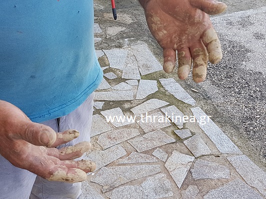 χέρια λάσπη