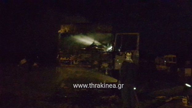 Βίντεο: Φωτιά σε φορτηγό στην Ορεστιάδα
