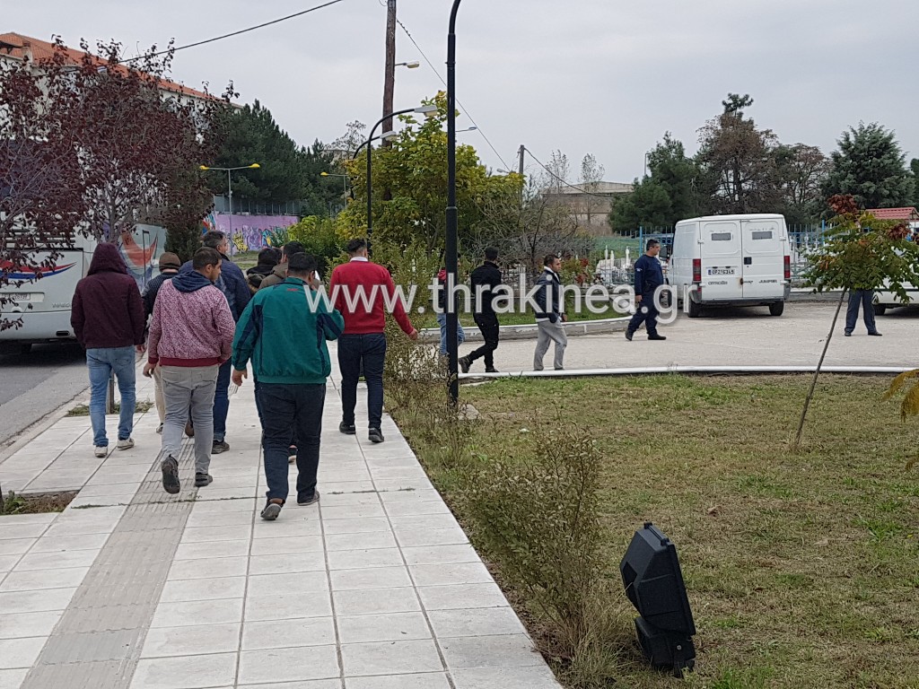 Καταδίκη για τους λαθρομετανάστες και τους πρόσφυγες που έκλεισαν την εθνική οδό