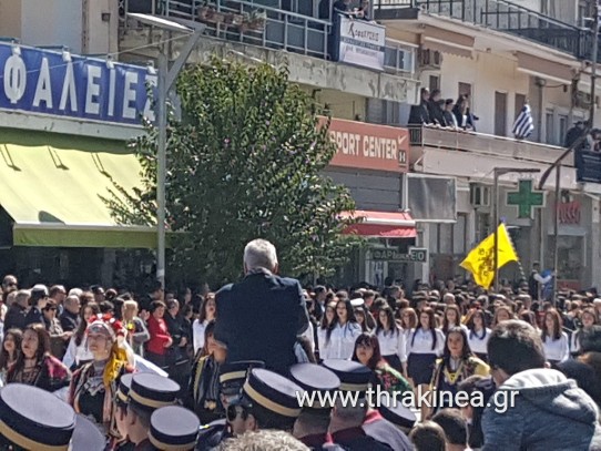 Ο δικέφαλος αετός στην παρέλαση της Ορεστιάδας