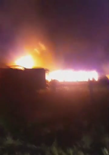 Βίντεο: Ολοκληρωτική καταστροφή σε έκθεση επίπλων στην Ορεστιάδα