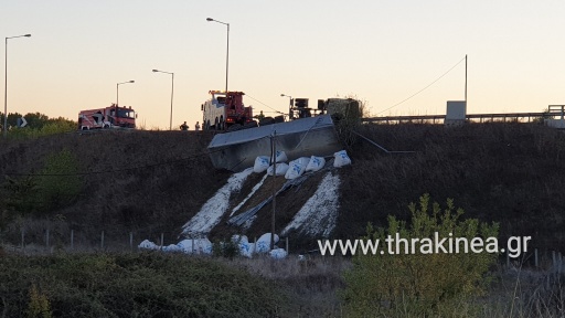 Βίντεο: Νταλίκα βγήκε εκτός δρόμου στην είσοδο του Διδυμοτείχου