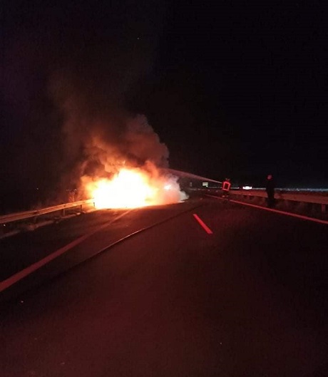 Πριν λίγο: Φωτιά σε νταλίκα στην Εγνατία