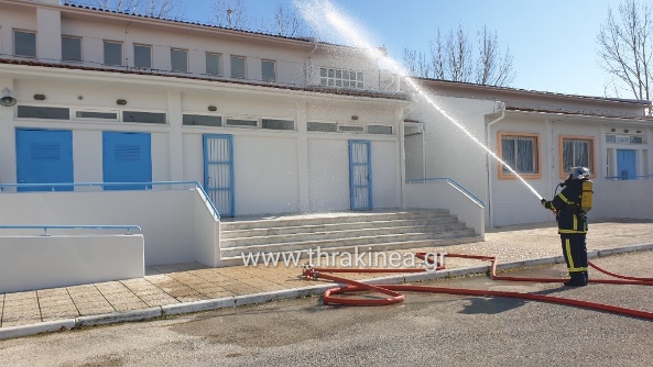 Τώρα: Άσκηση της πυροσβεστικής υπηρεσίας σε σχολείο της Ορεστιάδας