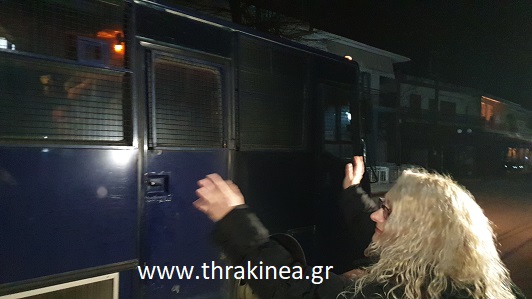Βίντεο: Συγκινητικές στιγμές στις Καστανιές – Οι κάτοικοι ευχαριστούν αυτούς που κρατούν την Ελλάδα όρθια