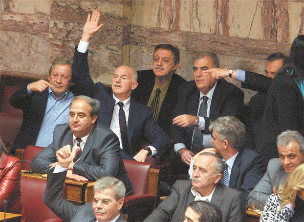 Και ο Ντόλιος δείχνει το Γιώργο. . .
