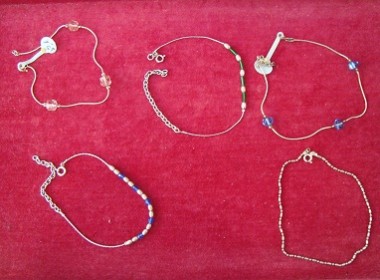 Αλυσίδα για το πόδι;