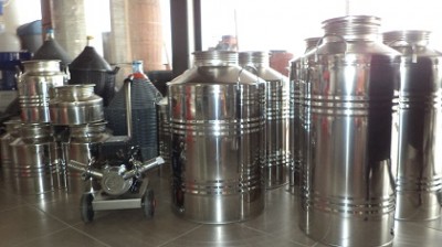 Και κάδοι ΙΝΟΧ στο κατάστημα Τσουλκανάκη Και κάδοι ΙΝΟΧ στο κατάστημα Τσουλκανάκη