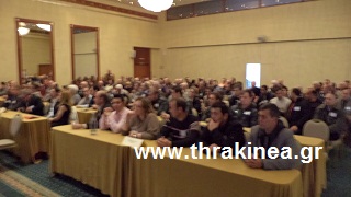 Σε γεμάτη αίθουσα ο Καρατζαφέρης Σε γεμάτη αίθουσα ο Καρατζαφέρης