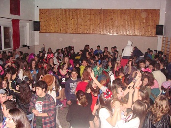 Οι μαθητές του 1ου Γυμνασίου Αλεξανδρούπολης γλέντησαν με την ψυχή τους (φωτογραφίες)