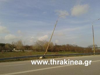 Βρε παιδιά γέρνει;  (φωτογραφίες)