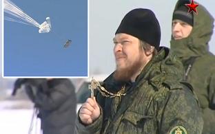 Αλεξιπτωτιστές παπάδες με φουσκωτές εκκλησίες! (βίντεο)