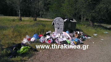 Καφετέρια δεν έχει. Έχει σκουπίδια!