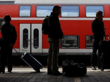 Τούρκοι ακινητοποίησαν ελληνικό τρένο για να τραγουδήσουν τον εθνικό τους ύμνο Τούρκοι ακινητοποίησαν ελληνικό τρένο για να τραγουδήσουν τον εθνικό τους ύμνο