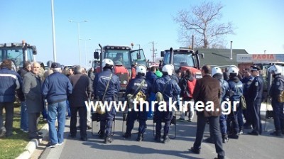 Αλεξανδρούπολη: Σοβαρά επεισόδια μεταξύ αστυνομίας και αγροτών Αλεξανδρούπολη: Σοβαρά επεισόδια μεταξύ αστυνομίας και αγροτών