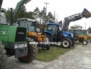 Αποχωρούν από το μπλόκο του εργοστασίου ζάχαρης οι αγρότες Αποχωρούν από το μπλόκο του εργοστασίου ζάχαρης οι αγρότες
