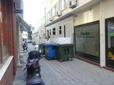 Αλεξανδρούπολη: Οι κάδοι . . . κάτω από το χαλί