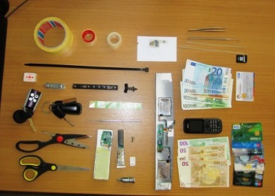 Παγίδευσαν ΑΤΜ για να κάνουν αναλήψεις από λογαριασμούς καταθετών Παγίδευσαν ΑΤΜ για να κάνουν αναλήψεις από λογαριασμούς καταθετών