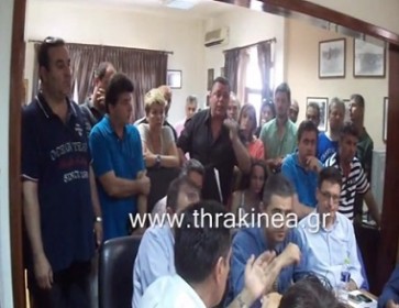 Άγρια κόντρα Δερμεντζόπουλου – Χέλη (βίντεο) Άγρια κόντρα Δερμεντζόπουλου – Χέλη (βίντεο)