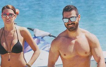 Ελένη Χατζίδου & Γιώργος Τσούνης: Ερωτευμένοι στη Μύκονο Ελένη Χατζίδου & Γιώργος Τσούνης: Ερωτευμένοι στη Μύκονο