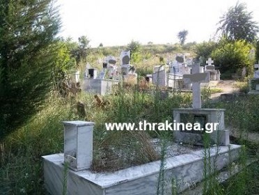 Αναγνώστης: Προσβλητικές εικόνες στα νεκροταφεία Διδυμοτείχου – Φωτογραφίες Αναγνώστης: Προσβλητικές εικόνες στα νεκροταφεία Διδυμοτείχου – Φωτογραφίες
