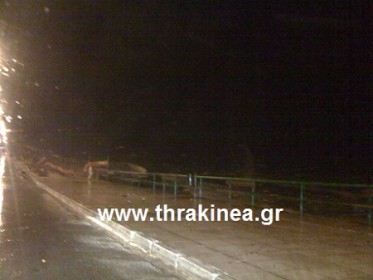 Έπεσε τμήμα της παραλίας στην Απολλωνιάδα Έπεσε τμήμα της παραλίας στην Απολλωνιάδα