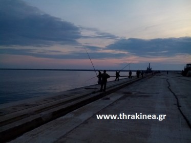 Ψαρεύοντας στο λιμάνι της Αλεξανδρούπολης