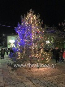 Άναψε το χριστουγεννιάτικο δέντρο στους Μεταξάδες Άναψε το χριστουγεννιάτικο δέντρο στους Μεταξάδες
