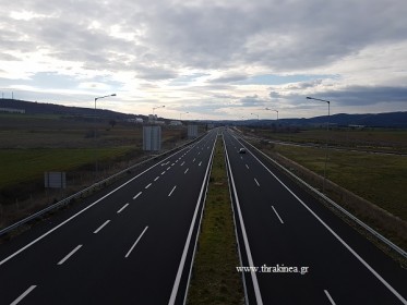 Ένας επικίνδυνος κροκόδειλος στην Εγνατία οδό