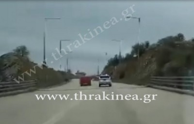 Βίντεο: Απίστευτη καταδίωξη διακινητή στον Έβρο Βίντεο: Απίστευτη καταδίωξη διακινητή στον Έβρο