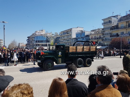 Ιστορικά στρατιωτικά οχήματα στην παρέλαση της Ορεστιάδας