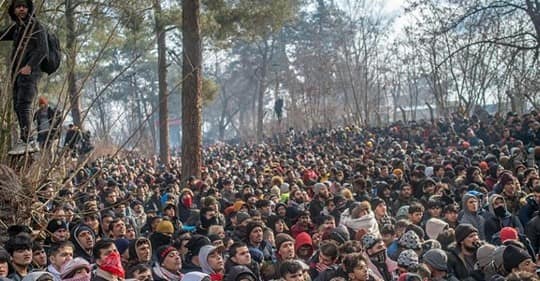 Επίτροπος ΕΕ: Η Τουρκία είναι ασφαλής χώρα για τους πρόσφυγες