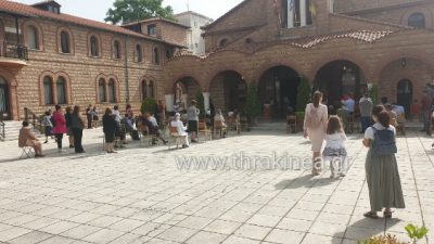 Επέστρεψαν στις εκκλησίες οι πιστοί Επέστρεψαν στις εκκλησίες οι πιστοί