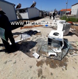 Σοβαρά επεισόδια στο Φυλάκιο – Στην καταστολή και έμπειρη διμοιρία από τον φράχτη Σοβαρά επεισόδια στο Φυλάκιο – Στην καταστολή και έμπειρη διμοιρία από τον φράχτη