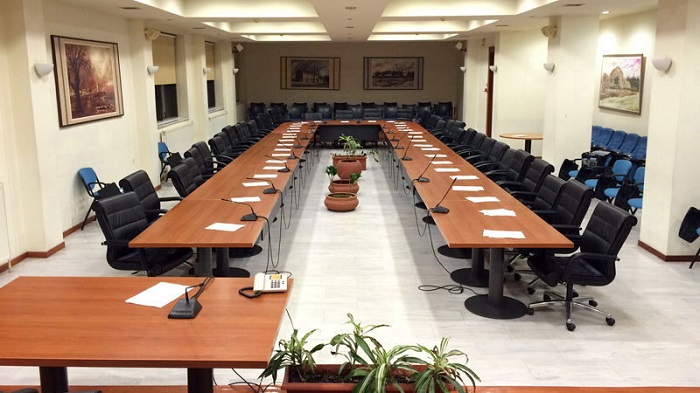 Λαμπάκης: Όχι στην άδεια αίθουσα του δημοτικού συμβουλίου