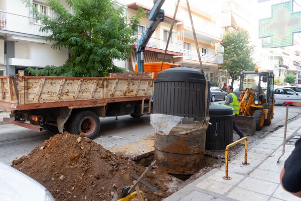 Κλείνει η Βενιζέλου για την απομάκρυνση ημιυπόγειων κάδων