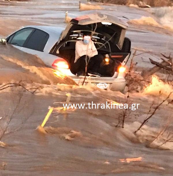 Απίστευτες εικόνες με αυτοκίνητο με εγκλωβισμένο Ιρανό