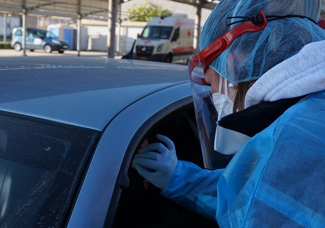 Συνεχίζονται τα Drive through covid test στο πάρκινγκ «Φώτης Κοσμάς»