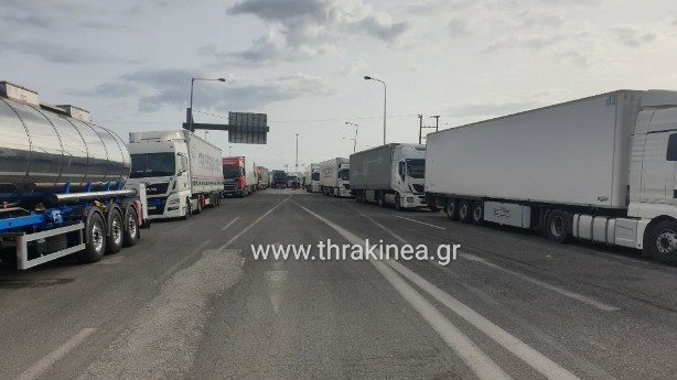 Δεκάδες φορτηγά στα Ελληνοτουρκικά σύνορα στο τελωνείο Κήπων με προορισμό όλη την Ευρώπη