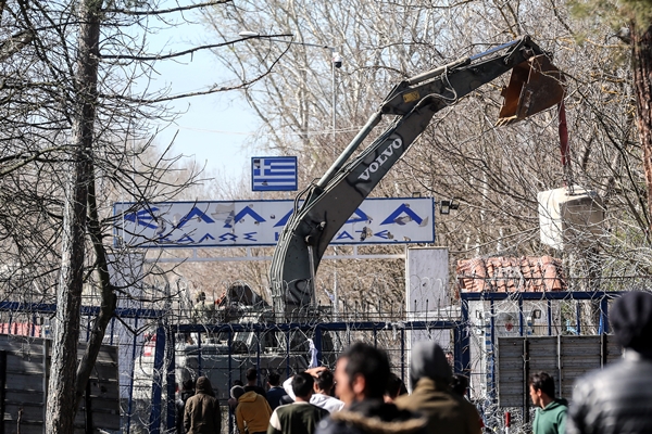 Εντολή να ανοίξει στις 12